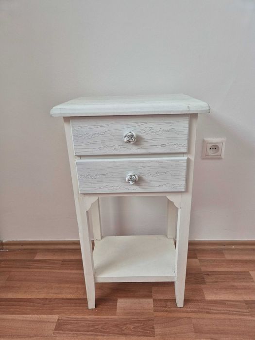 Măsuță / noptieră din lemn, stil shabby chic