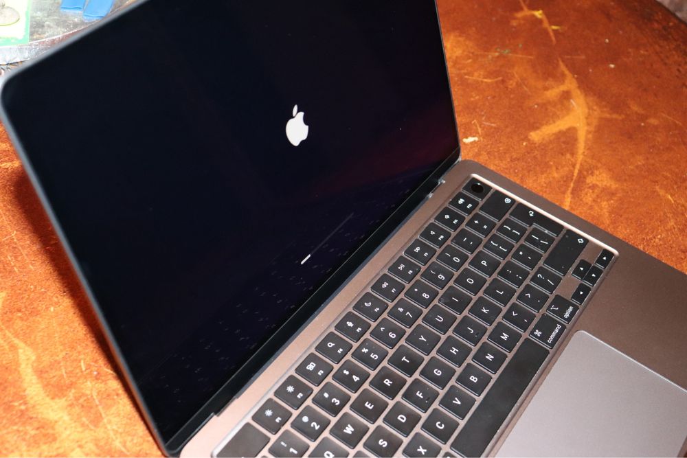 Apple MacBook 13 inch