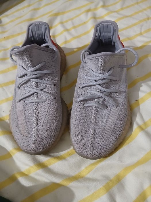 Yeezy boost 350 încă în condiții foarte bune