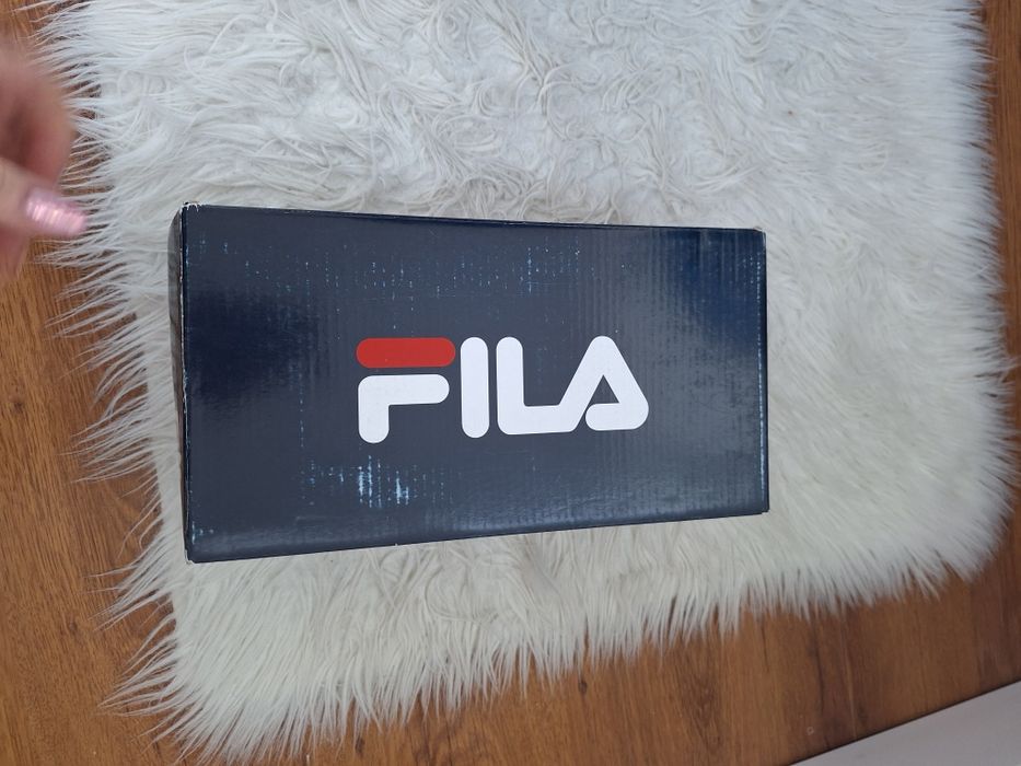 Fila tenisi dama
