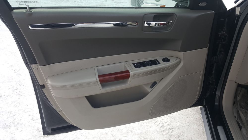 Продам chrysler 300C