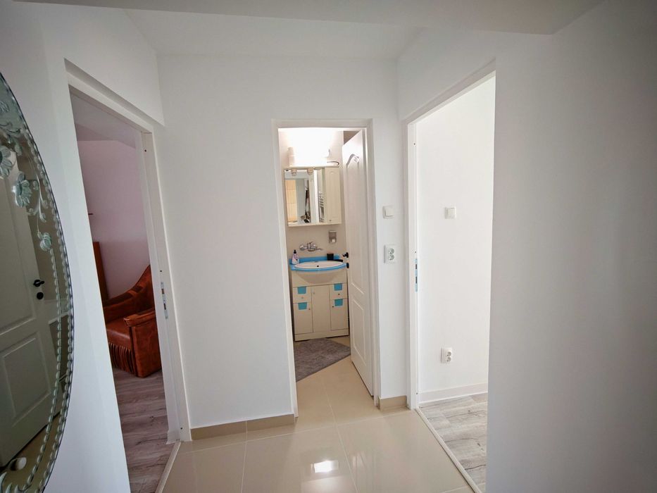 Inchiriez Apartament 2 camere, decomandat, renovat, situat în Micro 3, Bld. Eroilor