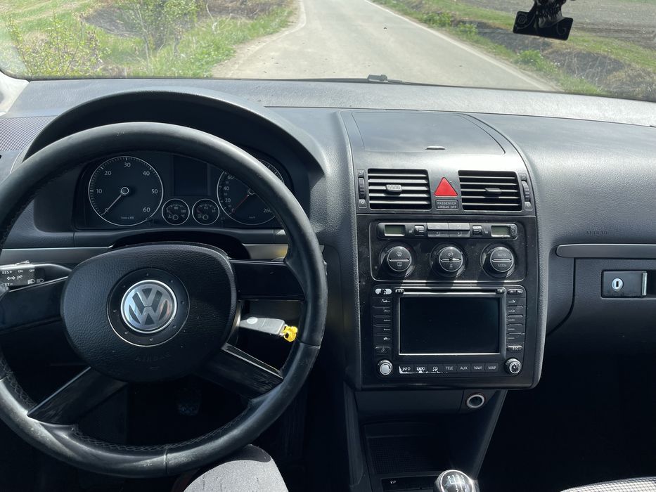 VW Touran / 7 locuri /2.0 TDI