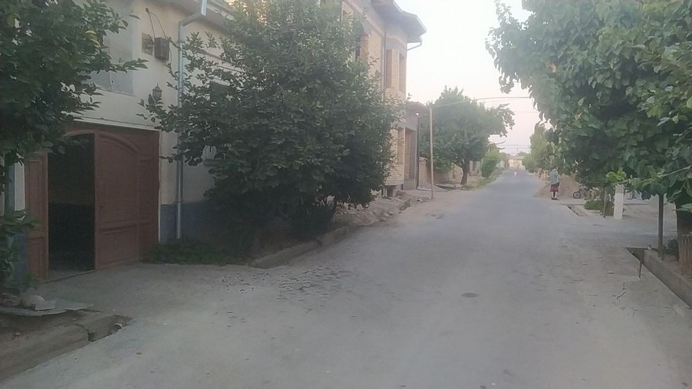 Hovli sotiladi 8 sotix