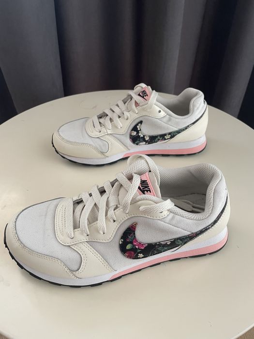 Дамски маратонки Nike 36