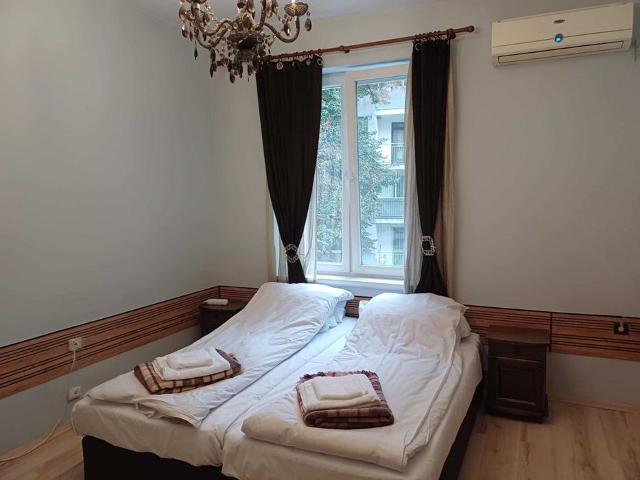 Продава се Тристаен апартамент в Пловдив, Център - 70 кв.м за 1337 €/кв.м - Снимка #1