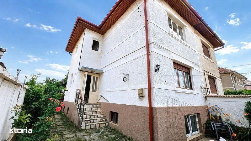 Casa Centrala 5 camere decomandata de vanzare str Oltului in Fagaras