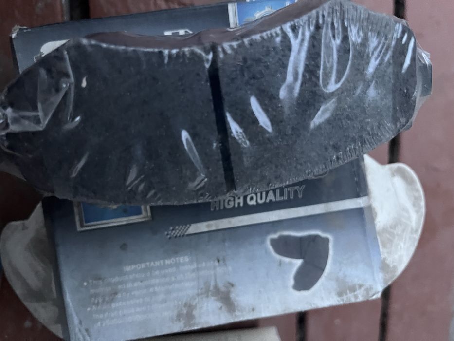 Продам колодки тормозные Ниссан