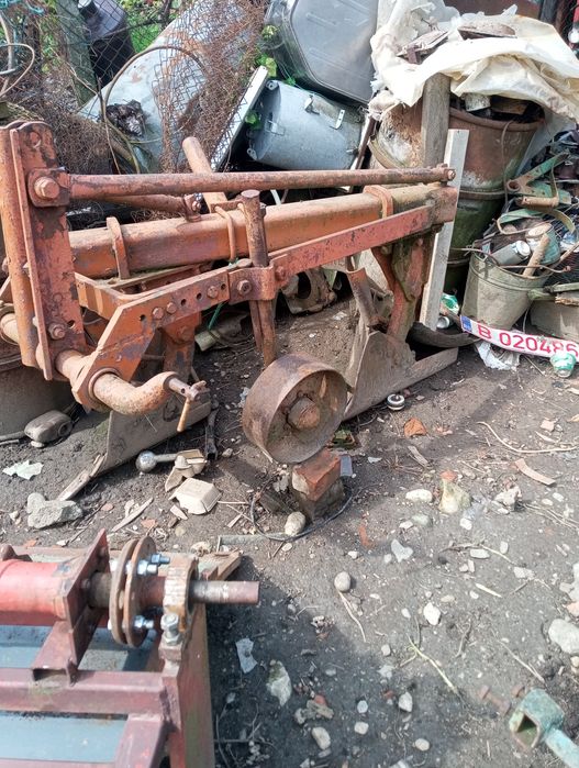 Vând plug romanesc mare