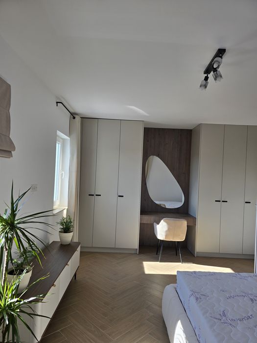 Inchiriez studio modern 2025