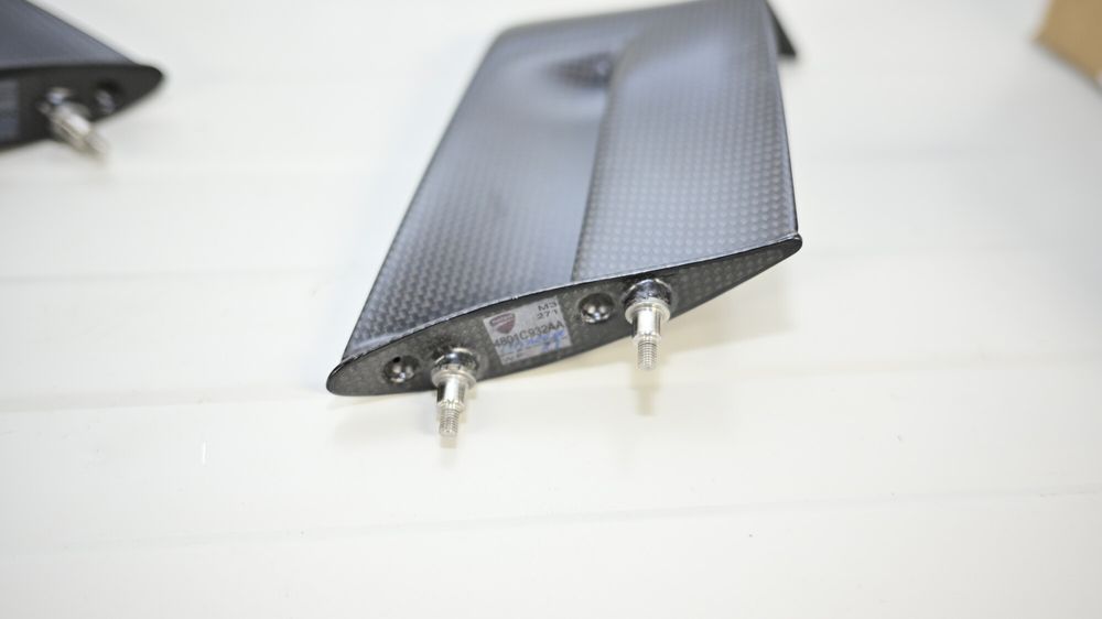 Aripioare set stanga dreapta carbon Ducati Performance Panigale V4