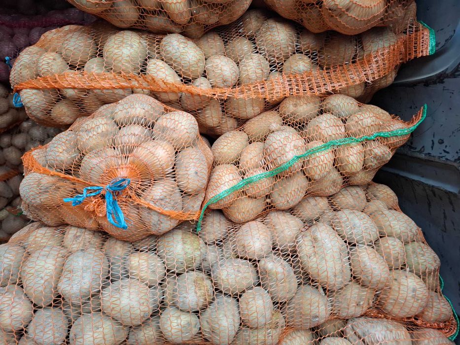 Oferim livrare domiciliu clientului 07#58#45#89#58 cartofi alb și roșu