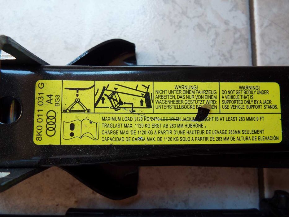 vand  cric si cheie  roti original audi A4b8,b9,A5 pret 200lei