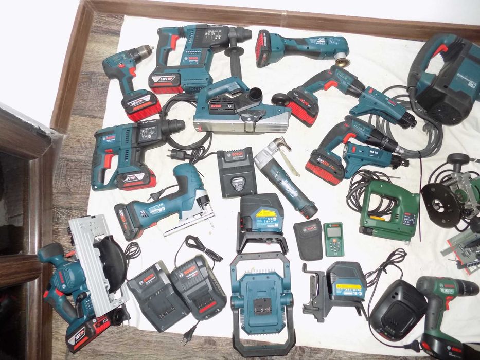 Scule 18V  Bosch  Profesionale  , perfect functionale