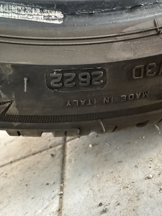 Зимни гуми Bridgestone blizzak 2 броя дот 22год 245/40R18