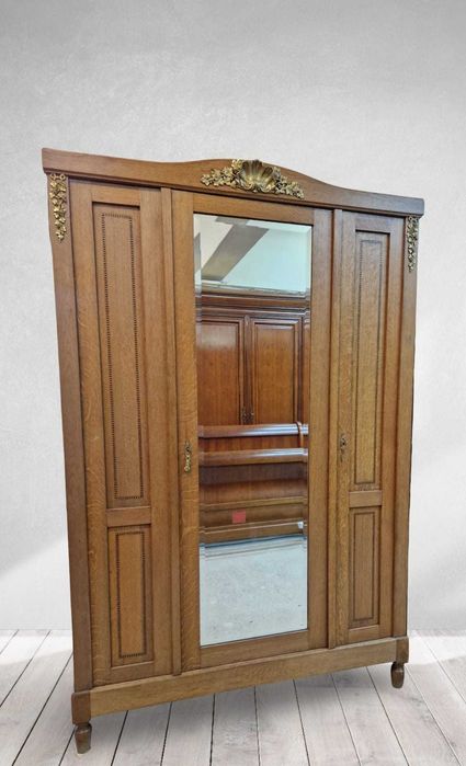 Дъбов френски гардероб с огледало и месингови орнаменти, два броя