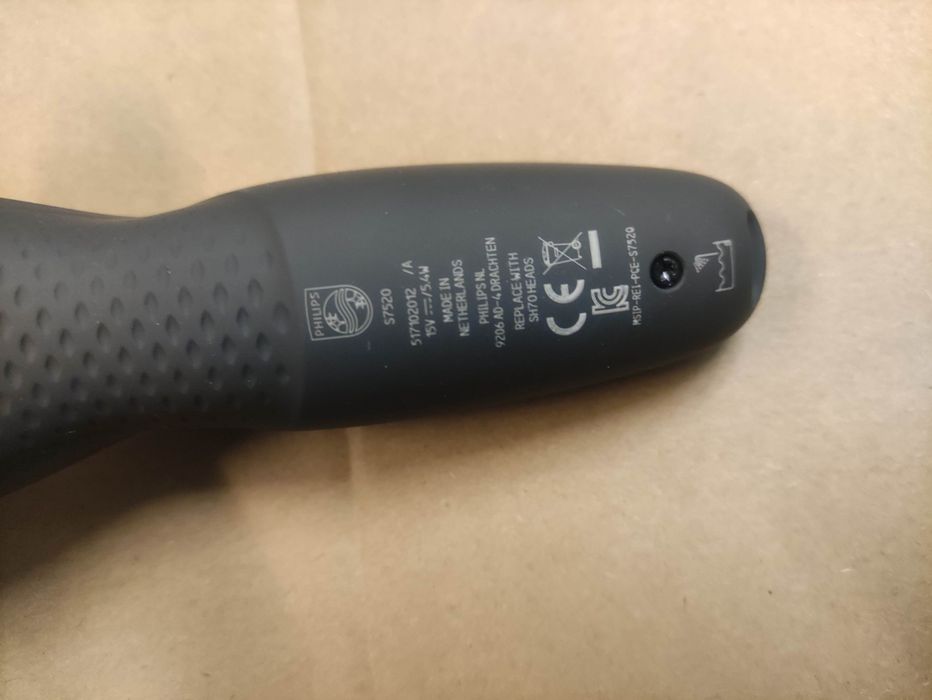 Продавам philips serie 7000