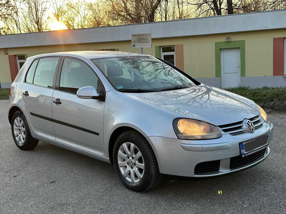 Vând golf 5 pentru mai multe detali sunați la numărul din anunt.