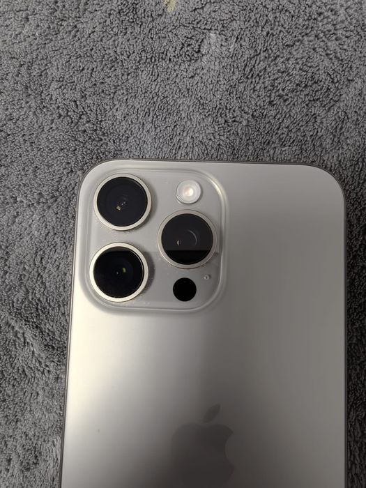 Iphone 15 pro max e sim