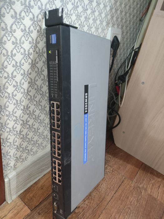 Коммутатор 24 портовый