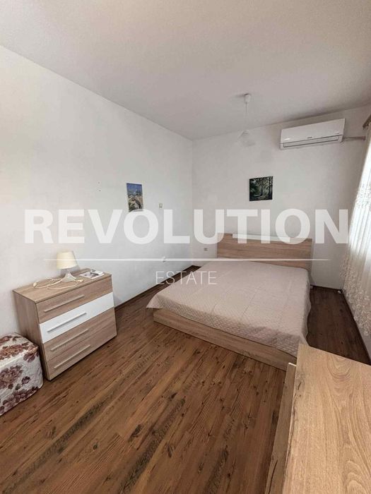 Тристаен апартамент в района на кв. Кючук Париж