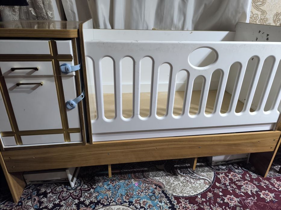 Detskiy kravat sotiladi srochniy