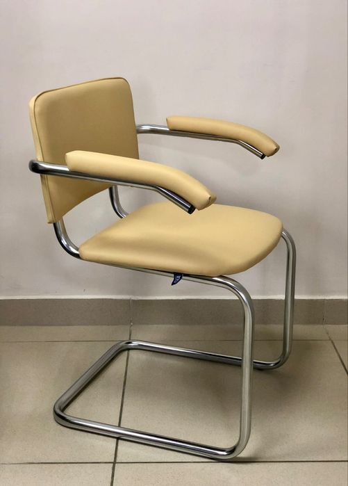 Офисные стулья на полозьях