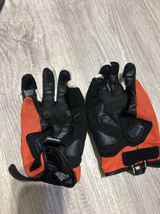 Vand casca moto si manusi
