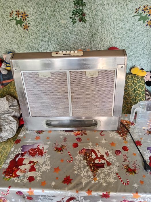 Vând hota inox Beko