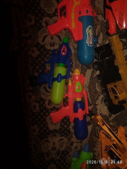 Машинки игрушечные
