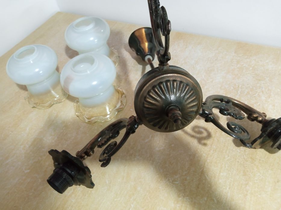 Продается люстра