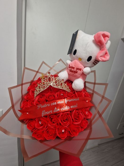 Buchet hello kitty stitch si alte figurine