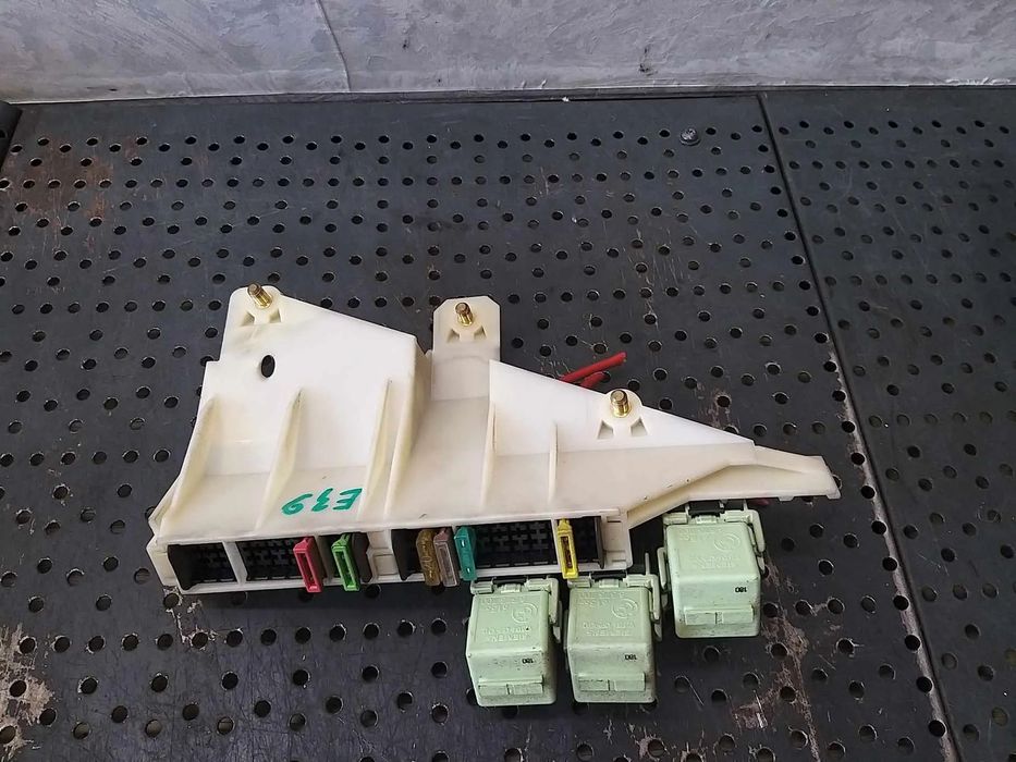 Panou sigurante relee bmw seria 5 e39 8371884