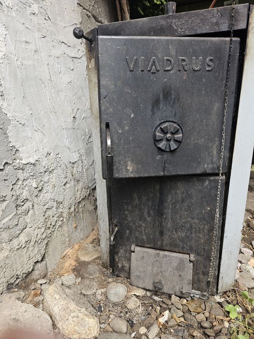 Centrală viadrus 50kw pe lemne! Are un element intermediar fisurat.!
