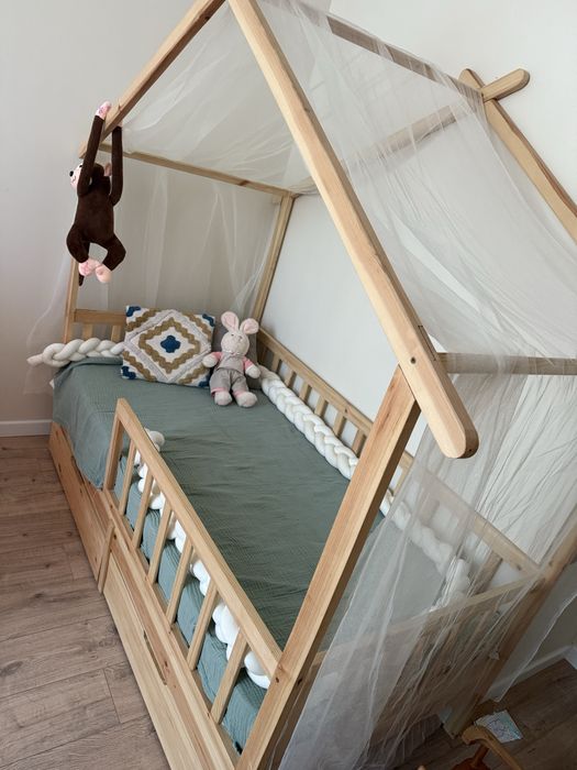 Кроватка домик из дерева