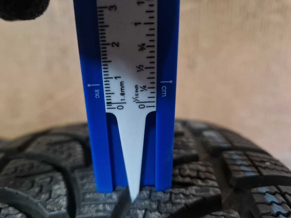 4 Bridgestone R18 235/55
зимни гуми
DOT3217