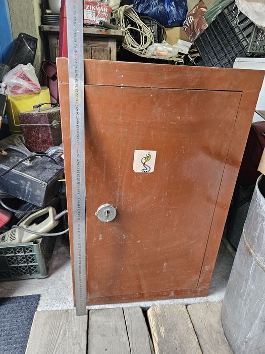 Сейф металлический