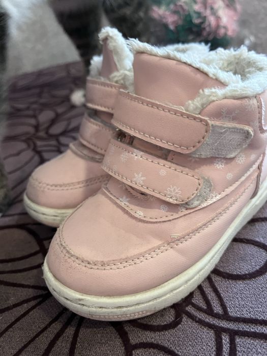 Ботинки на девочку 25 р.