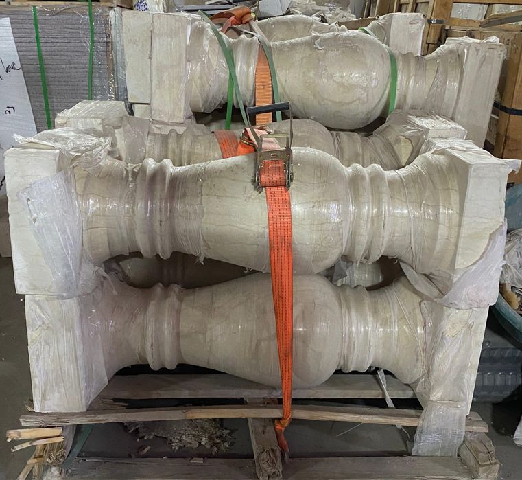 Balustrii \ coloane marmura Gold