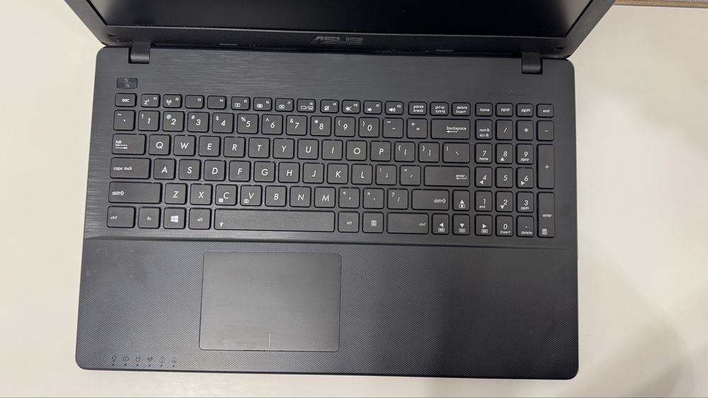 Ноутбук Asus x550c