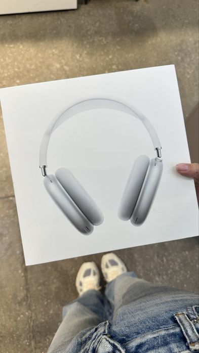 Продам оригинальные  Airpods Max