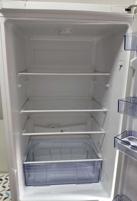 Холодильник Beko RCSK339M20W