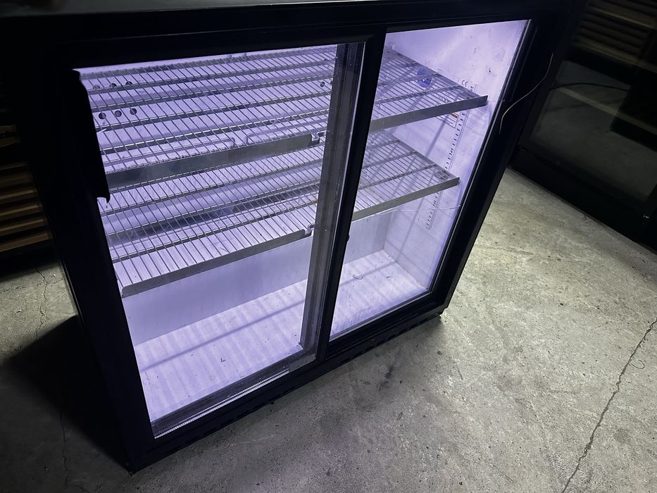 Подбарова хладилна витрина