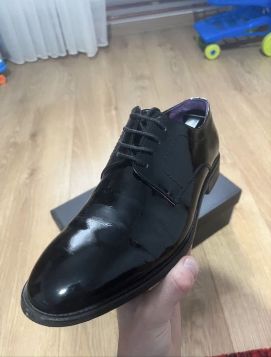 Pantofi barbati luciosi, eleganti marime 40 (potrivit pentru 41/42)