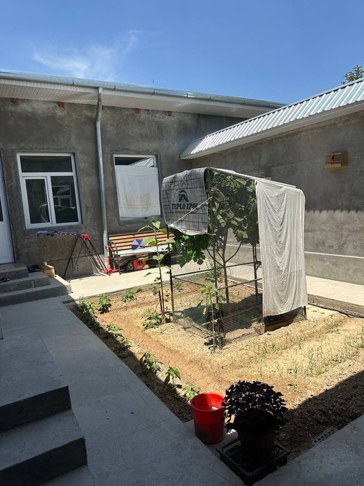 Uy sotiladi uchastka