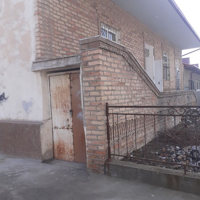 1 xonali Kvartira sifat, pishgan g'ishtli kotej sokol podvali bilan