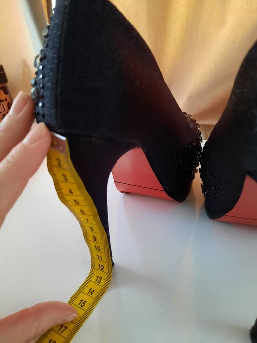 Обувки на висок ток