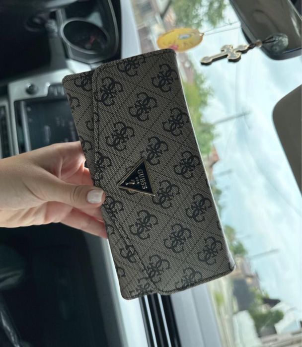 Portofel GUESS