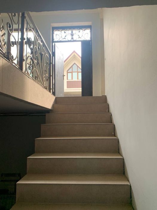 Шота Руставели Ракат 7 соток  Дом 400  кв,