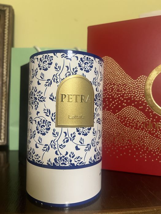 Унисекс парфюм Lataffa Petra